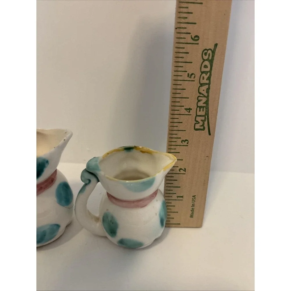 Vintage 1950s ceramic cat pitchers, creamers or part of measuring cup sets.